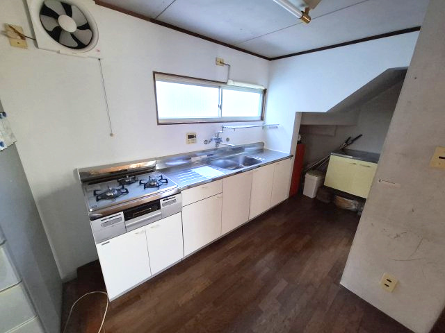 階段下収納はオープン収納です！