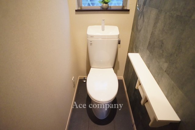 トイレは1階と2階の各階に完備♪こちらは1階のトイレ新調です♪