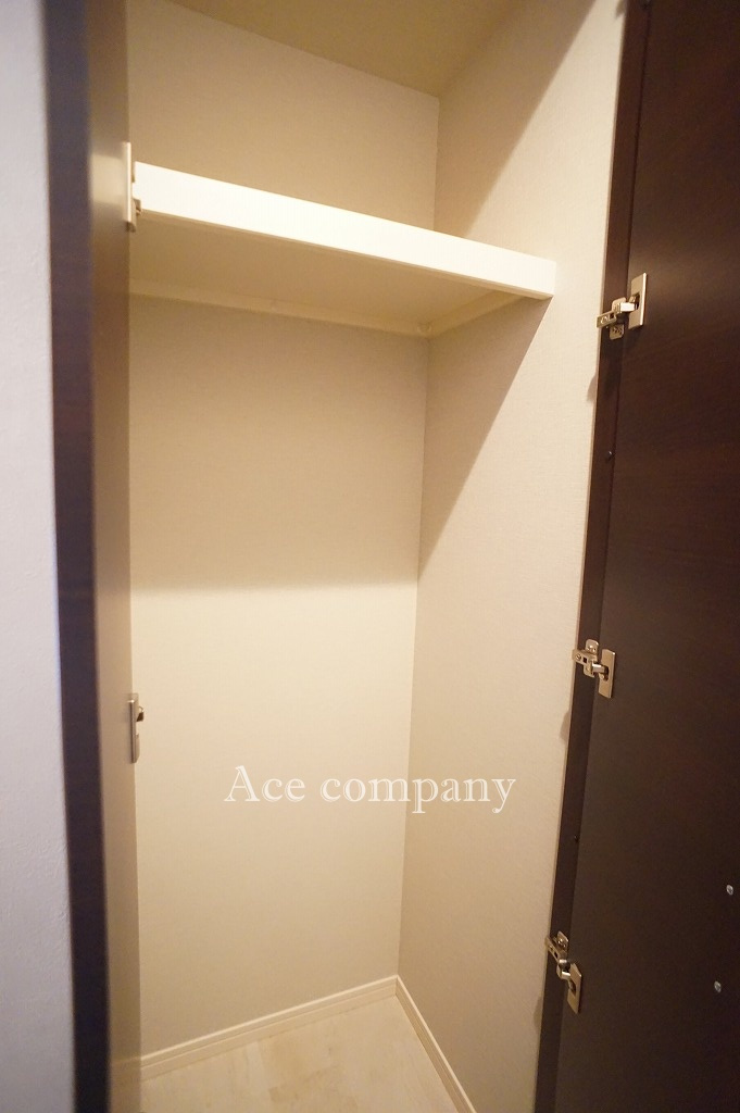 2階廊下、トイレの横にある収納です♪
