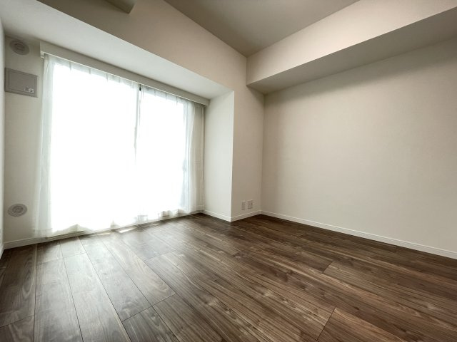 優しい光が降り注ぐ寝室。　