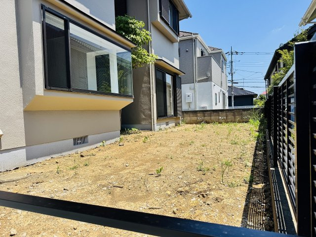 ～広い南庭付き　ガーデニングなども楽しめます～