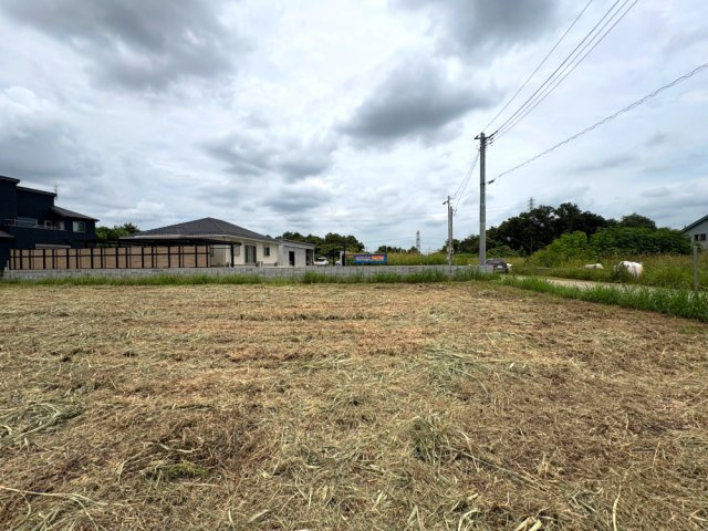 ■?区画　■お好きなハウスメーカーで建築可能です！　■土地面積約90坪！　■前面道路幅員約6ｍで広々！