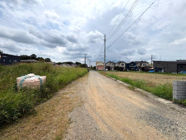 ■?区画　■お好きなハウスメーカーで建築可能です！　■土地面積約90坪！　■前面道路幅員約6ｍで広々！