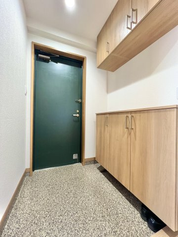収納力のあるシューズボックス付きで、ご家族分の靴もきれいに収まります！