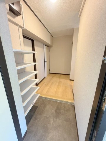 玄関から見た室内写真です