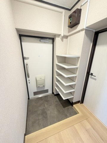 可動棚付きの玄関です