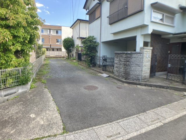 東武アーバンパークライン「豊春」駅徒歩16分。開放感あふれる北東角地。