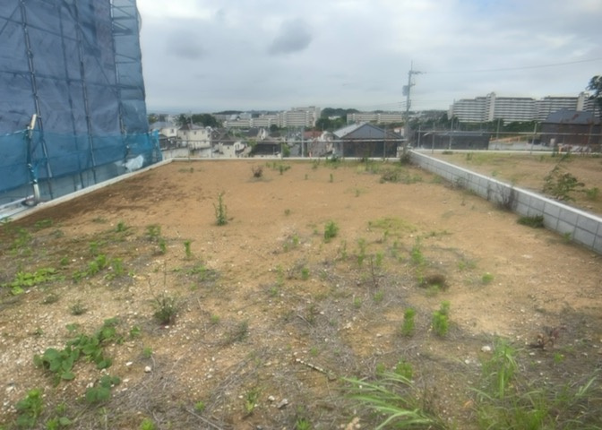 隣家の土地はどうなっているのか、生活利便施設が近くにあるのか、学校まで近いかなど、お客様のライフスタイルにあわせたイメージが重要です。また、近くにあると困る施設が近くにないかも確認するといいでしょう。