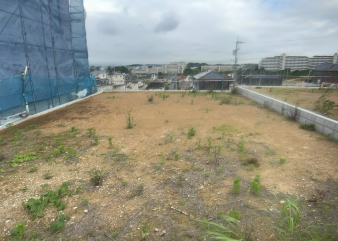人が暮らすうえで日光は大切な要素となります。日当たりの良さは譲れないポイントですね。併せて近くに大きな建築物の建築予定がないか、あるいはそれが可能な土地が近くにないか事前に確認することもお勧めします。