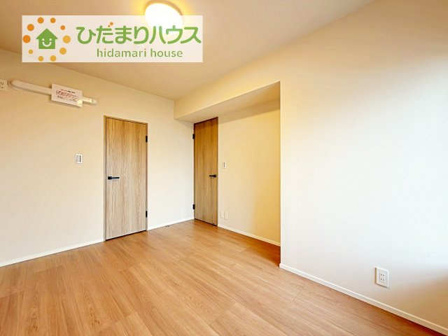 大きなベッドを置いても余裕の広さの主寝室♪