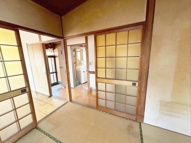 DK、廊下、隣の和室の3方向から出入りができます！