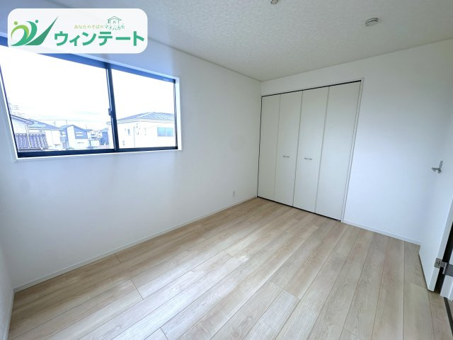 各居室はしっかりとした広さがあり、ベッドやデスクを置いても開放感を感じられる空間設計です。