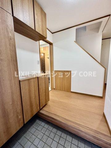 玄関ホールがスッキリ広々としていると帰る時も出ていく時も気持ちが良いものです！　