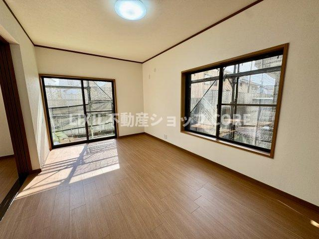 室内はいつも明るい印象なので気持ちの良い朝を迎えられます。毎日の生活も明るくなりそう♪　