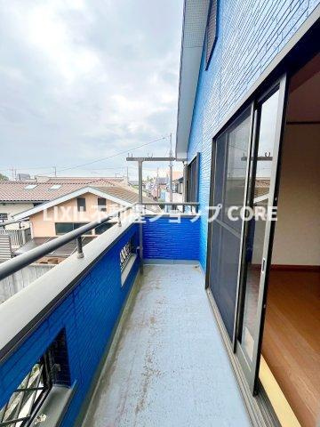 開放感いっぱいの眺望と共に光と風を享受するバルコニー。景観を眺めることができます。　