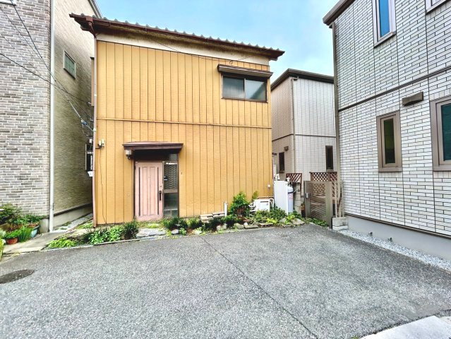 敷地約17坪・上物解体更地渡し！建築条件なし・お好きなハウスメーカーで建築可能です！自由設計で夢のマイホームはいかがでしょうか！
