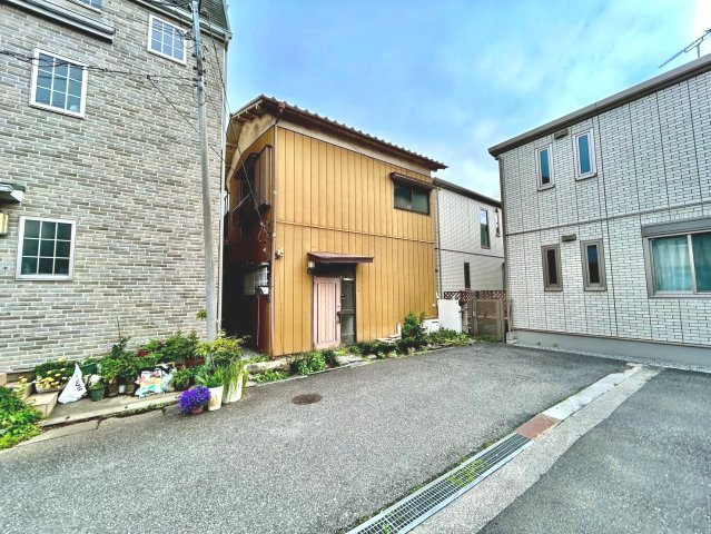 敷地約17坪・上物解体更地渡し！建築条件なし・お好きなハウスメーカーで建築可能です！自由設計で夢のマイホームはいかがでしょうか！