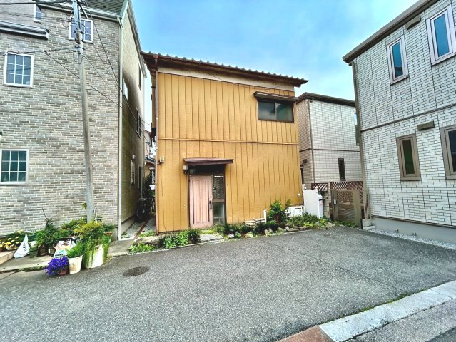 敷地約17坪・上物解体更地渡し！建築条件なし・お好きなハウスメーカーで建築可能です！自由設計で夢のマイホームはいかがでしょうか！