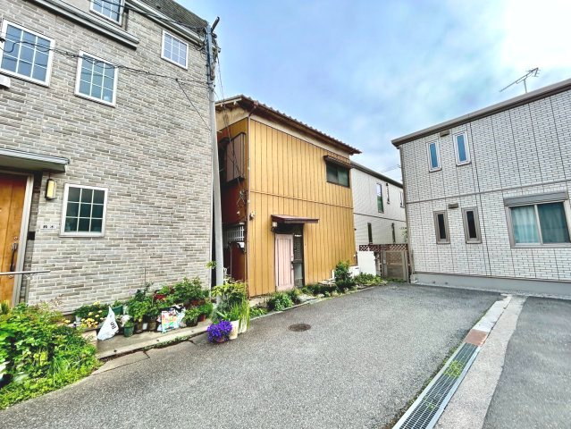 敷地約17坪・上物解体更地渡し！建築条件なし・お好きなハウスメーカーで建築可能です！自由設計で夢のマイホームはいかがでしょうか！