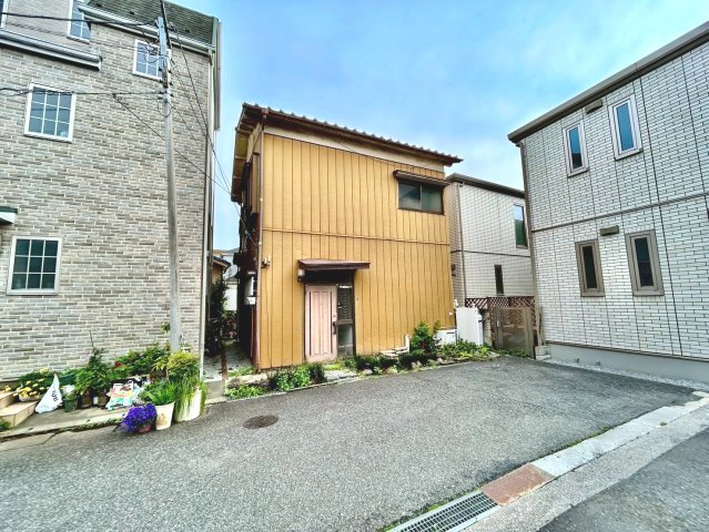 敷地約17坪・上物解体更地渡し！建築条件なし・お好きなハウスメーカーで建築可能です！自由設計で夢のマイホームはいかがでしょうか！