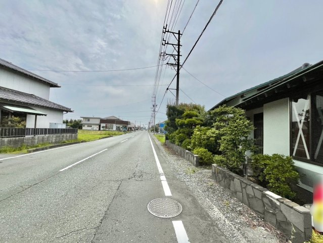 前面道路含む現地写真です、国道150号線沿いなので通勤にも便利な立地です。