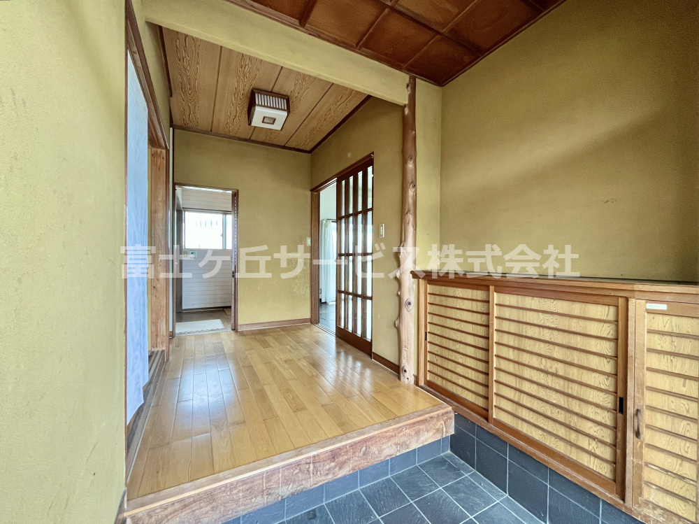 収納もある玄関です