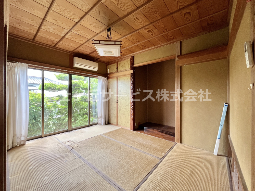 日本らしい落ち着いた雰囲気の6帖の和室です