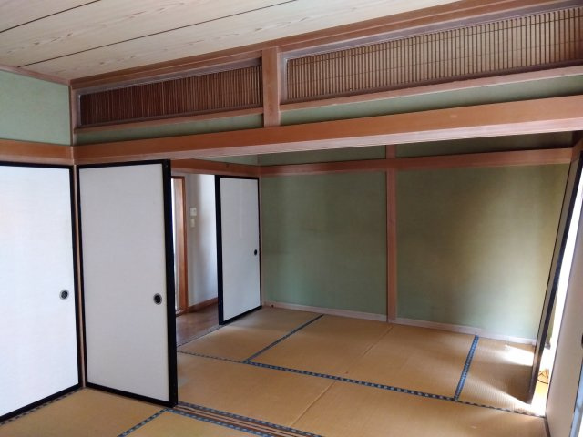 開け閉めで空間を自由に仕切り広さを調整できる柔軟な設計になっています。