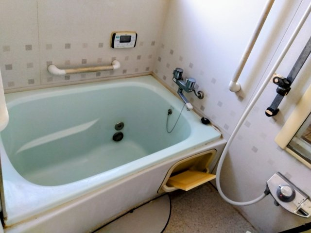 窓があるので明るい室内です。毎日のバスタイムが楽しみになる空間です。