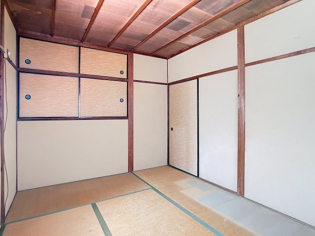 2階6帖の和室です。