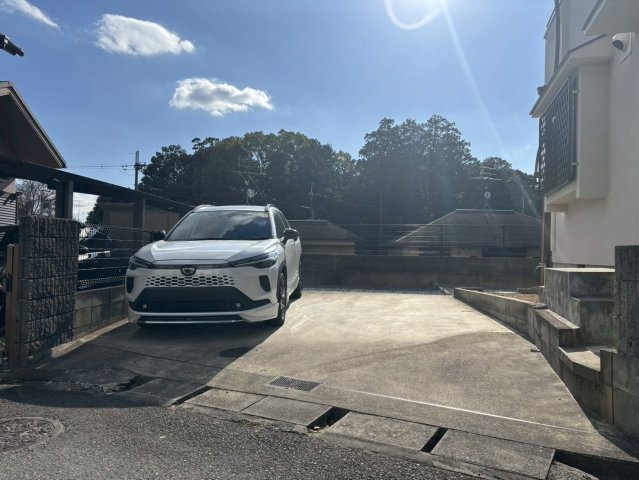 駐車場間口も広く停めやすいです！
