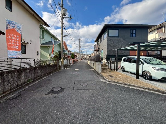 前面道路含む現地写真です