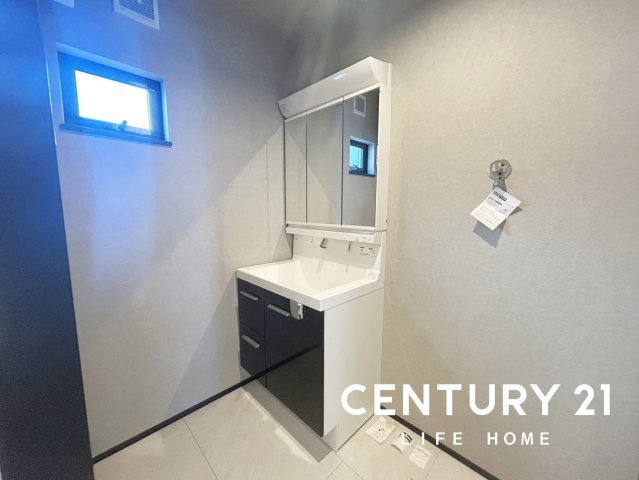 独立洗面台、朝の身支度には欠かせません