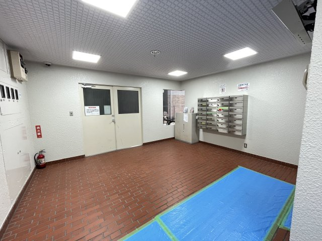 明るく広々としたエントランスが迎えてくれます。　