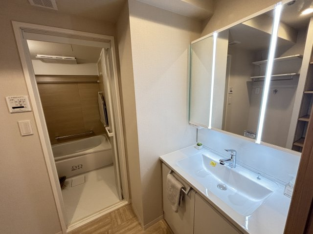 ☆Wash　Room☆　収納も備えた機能的な洗面室。
