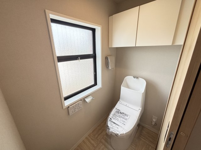 ☆Rest　Room☆温水洗浄機能トイレ　扉付収納付♪