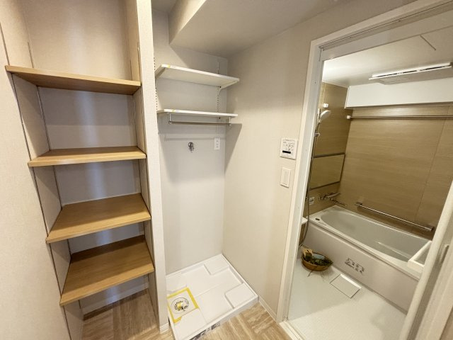 ☆Wash　Room☆収納豊富で日用品のストックやお着換え等収納でき、使いやすい洗面ルームです♪