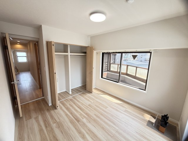 ☆Bed　Room☆　5.5帖　バルコニーが2カ所ありとても明るいお部屋です♪