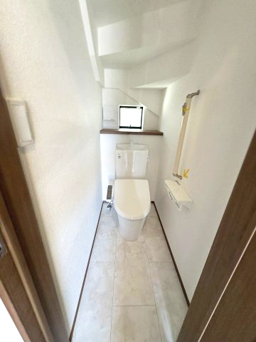 施工例。1階のトイレです。施工例は完成時と異なる場合があります。