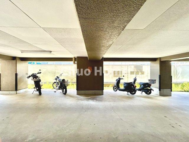 【バイク置場】最新の空き状況や費用などの詳細は担当スタッフまでお問い合わせください。