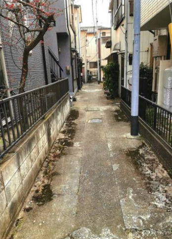 建築基準法上の道路に面しておらず再建築不可となります