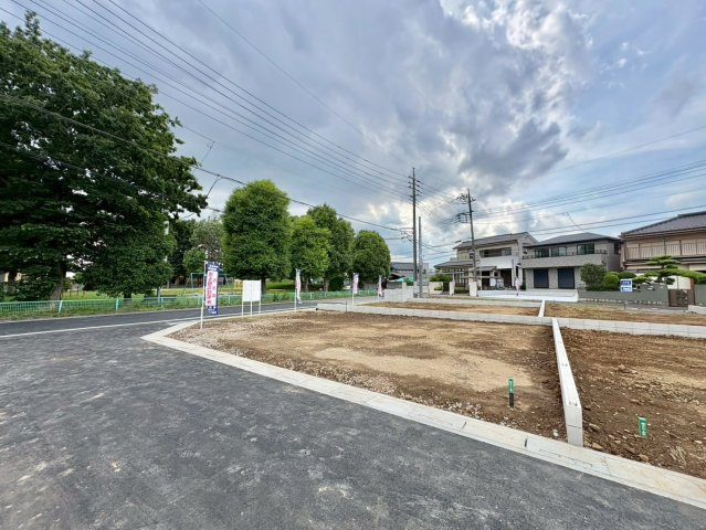 全10区画　　間取り・外観・設備まで自由にプランニング可能。暮らし方に合わせた住まいをご提案できます。花田小学校まで徒歩約4分(270ｍ)、毎日の通学がしやすい住環境です。