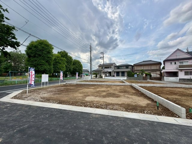 全10区画　　間取り・外観・設備まで自由にプランニング可能。暮らし方に合わせた住まいをご提案できます。花田小学校まで徒歩約4分(270ｍ)、毎日の通学がしやすい住環境です。