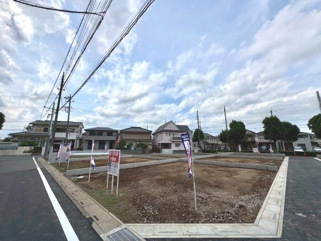 全10区画　　間取り・外観・設備まで自由にプランニング可能。暮らし方に合わせた住まいをご提案できます。花田小学校まで徒歩約4分(270ｍ)、毎日の通学がしやすい住環境です。