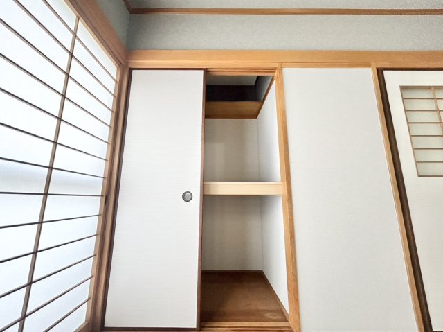 2階和室の押入収納