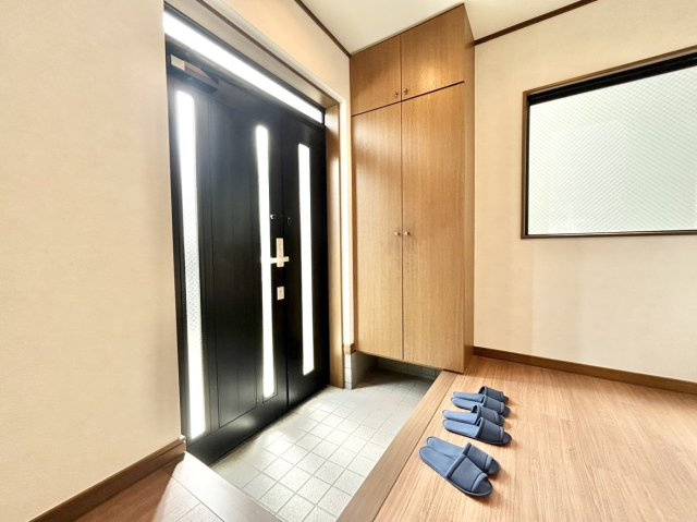 天井まで届く大容量のシューズクローゼット。靴から小物まで、すっきり整理整頓。出し入れもスムーズです。