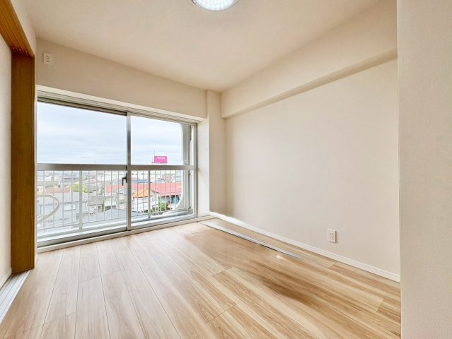 洋室5.4帖・収納付きで、お部屋がすっきり片付きます。