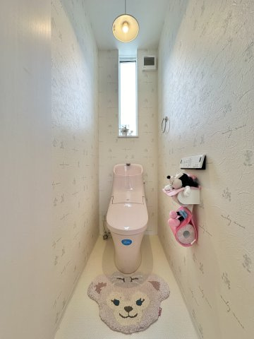 2Fのトイレはミッキーで統一されています！　1Fと2Fでトイレのコンセプトが違うのが特徴です。