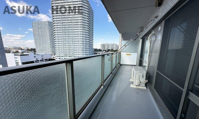 広いワイドなバルコニーです。眺望も良好です。