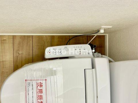 【ウォシュレット】清潔に使いたいお手洗いには最適な設備です。もちろんウォームレットも標準装備です。